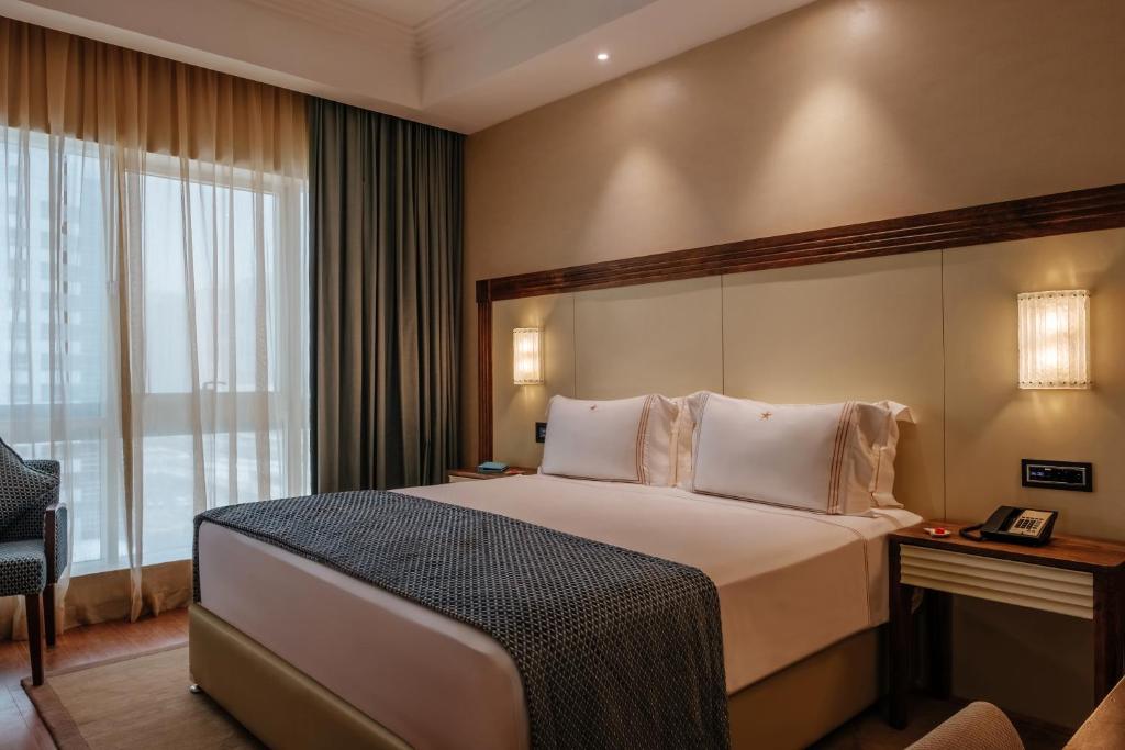 
Deluxe King Room Marina View (Free Shuttle Bus to The Beach and Marina Mall)
