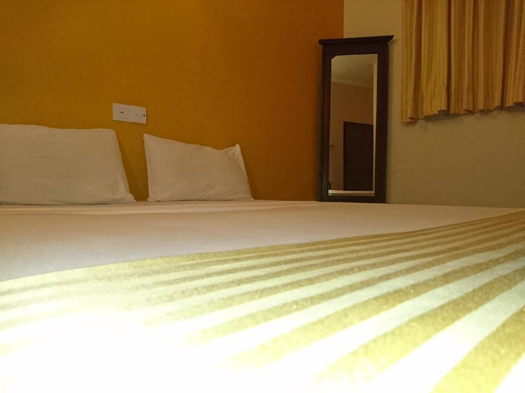 Postel nebo postele na pokoji v ubytování Shiva Rest Katharagama