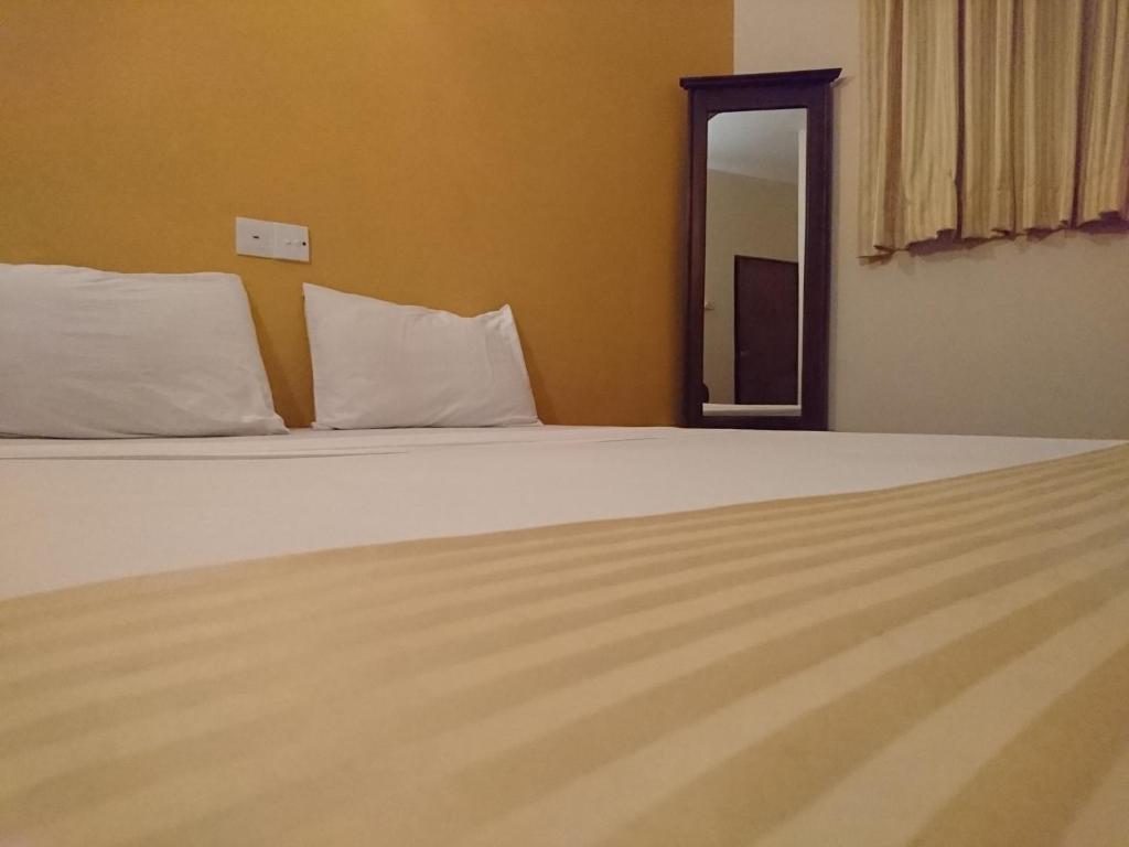 Postel nebo postele na pokoji v ubytování Shiva Rest Katharagama