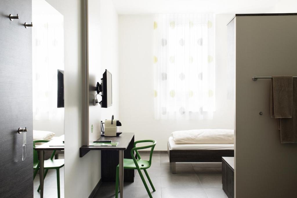 eee Hotel Traun - Resim 6