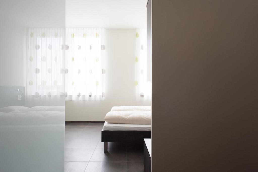Voodi või voodid majutusasutuse eee Hotel Traun toas