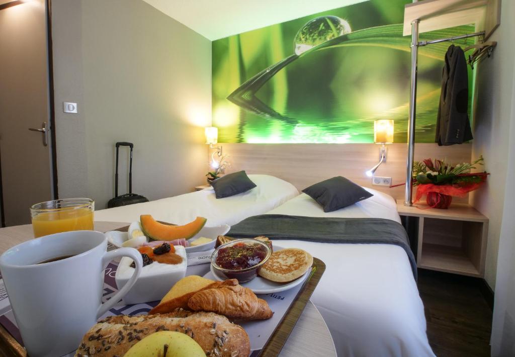 Postel nebo postele na pokoji v ubytování Hôtel Inn Design Resto Novo Vannes