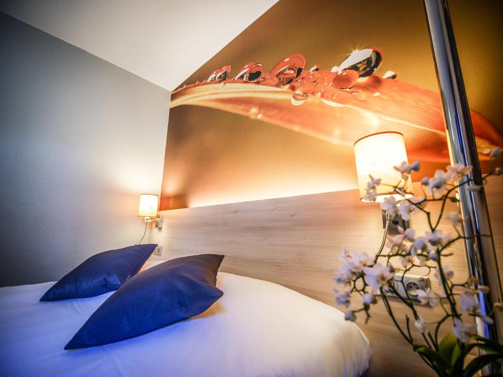 Postel nebo postele na pokoji v ubytování Hôtel Inn Design Resto Novo Vannes