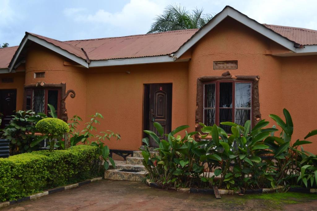 Gorilla African Guest House tesisinin dışında bir bahçe
