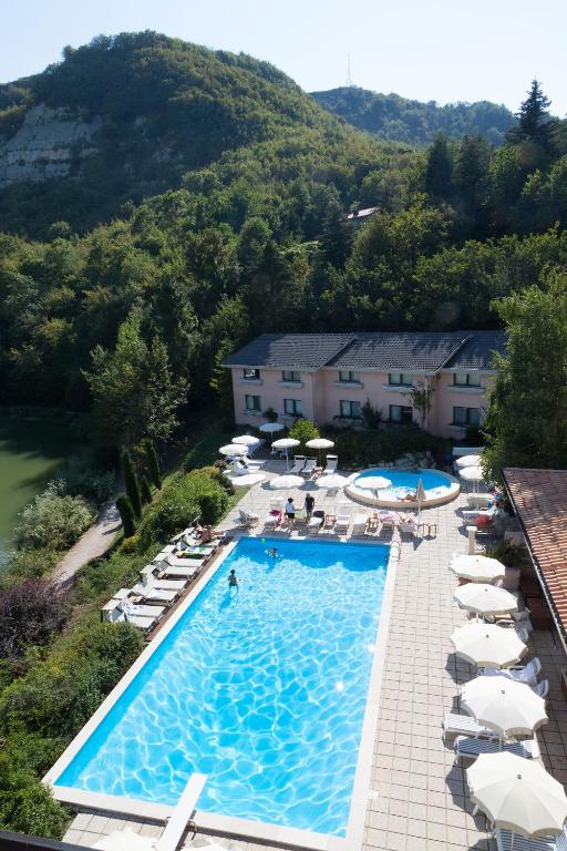 Bazén v ubytování Parco del Lago Resort & SPA nebo v jeho okolí
