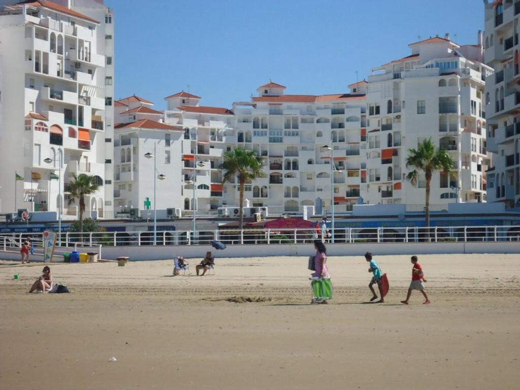 Zdjęcie z galerii obiektu Piso frente la playa de Valdelagrana w mieście El Puerto de Santa María