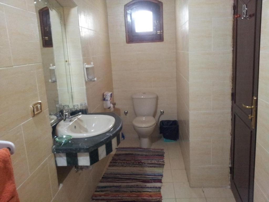 Koupelna v ubytování Al Baeirat Hotel