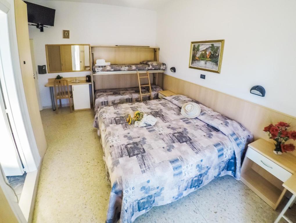 Postel nebo postele na pokoji v ubytování Hotel Trianon