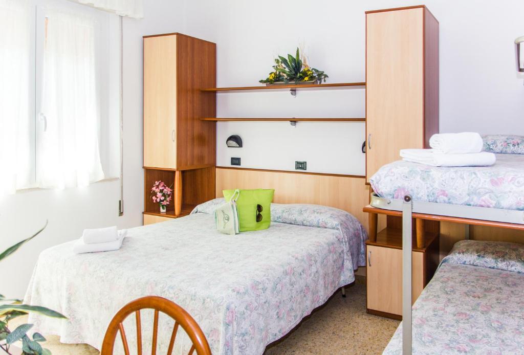 Postel nebo postele na pokoji v ubytování Hotel Trianon