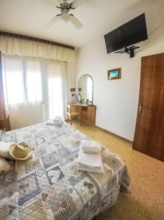 Postel nebo postele na pokoji v ubytování Hotel Trianon