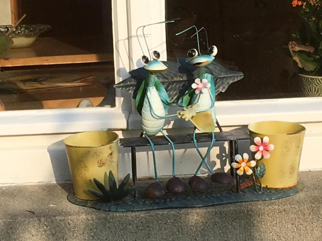 two figurines sitting on a shelf in a window at Ferienwohnungen Greitmann in Meersburg