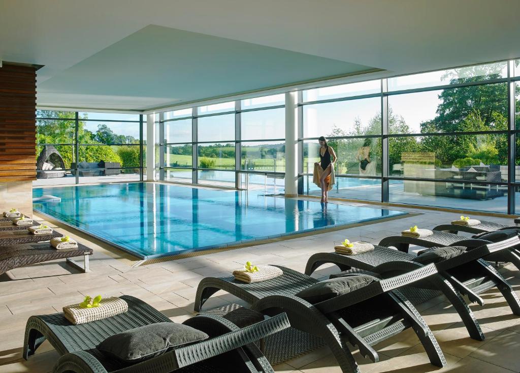Bazén v ubytování Farnham Estate Spa and Golf Resort nebo v jeho okolí