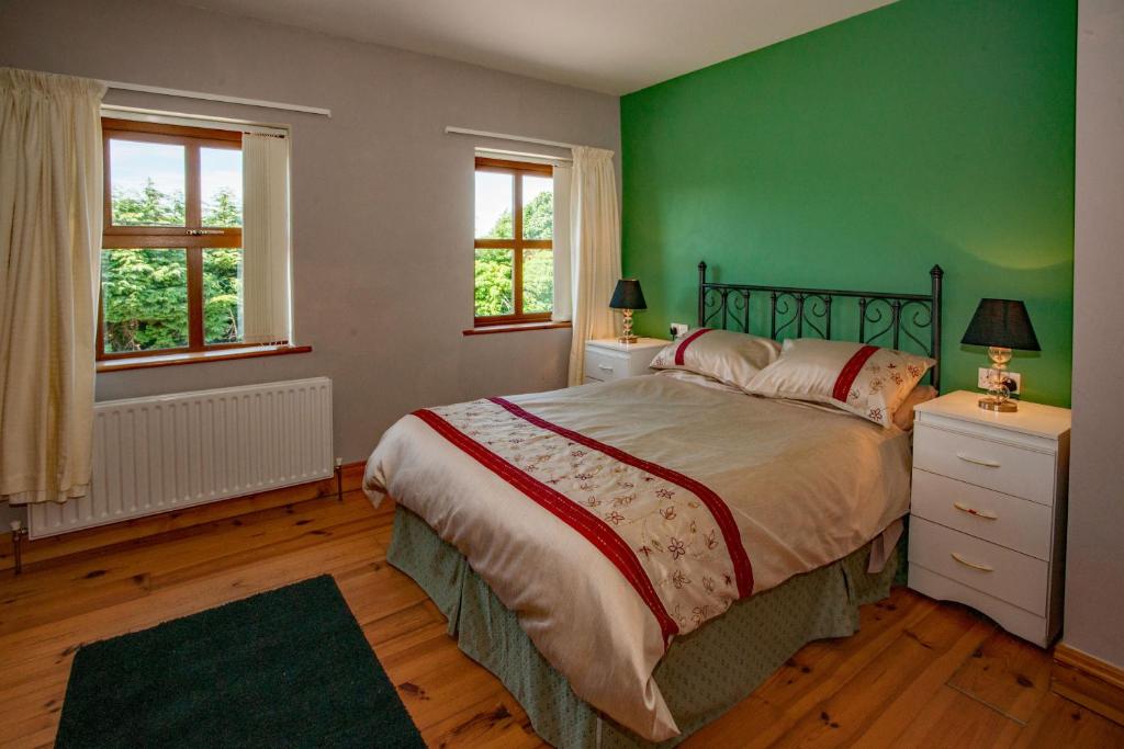 Postel nebo postele na pokoji v ubytování Cottage 182 – Letterfrack