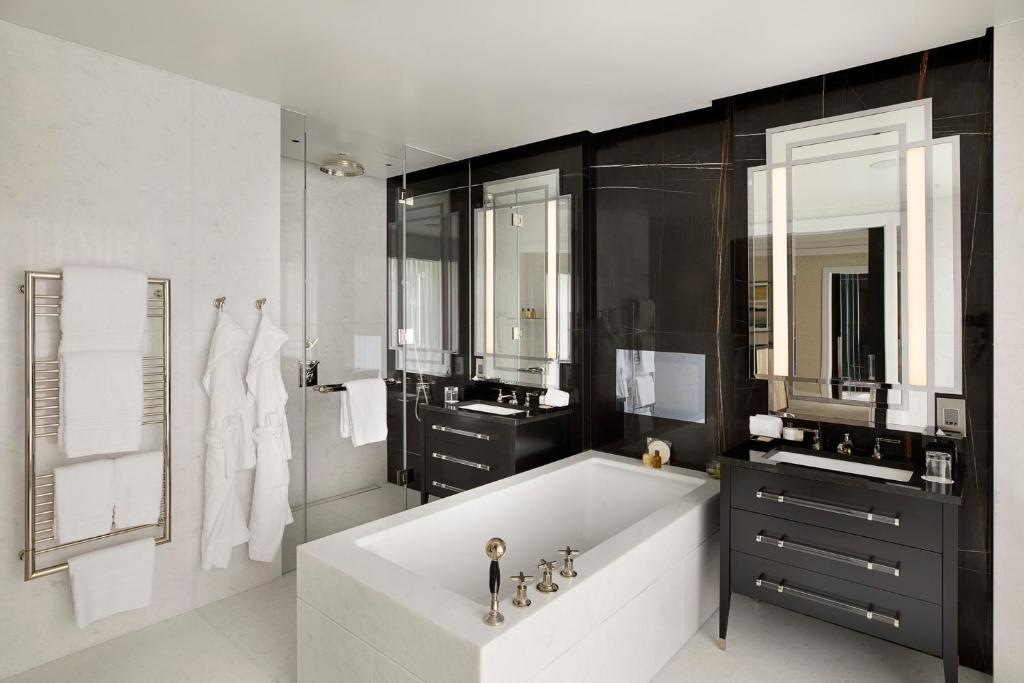 Four Seasons Hotel London at Tower Bridge - Resim 33
