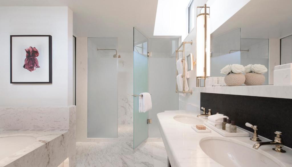 Four Seasons Hotel London at Tower Bridge - Deluxe One-Bedroom King Suite