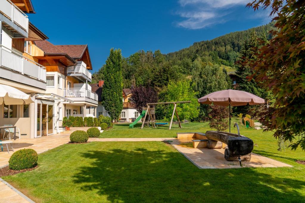 Nespecifikovaný výhled na hory nebo výhled na hory při pohledu z hotelu