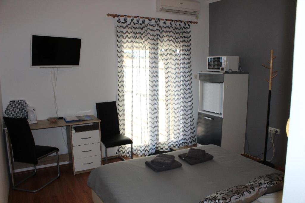 TV a/nebo společenská místnost v ubytování Apartments & Rooms Tea