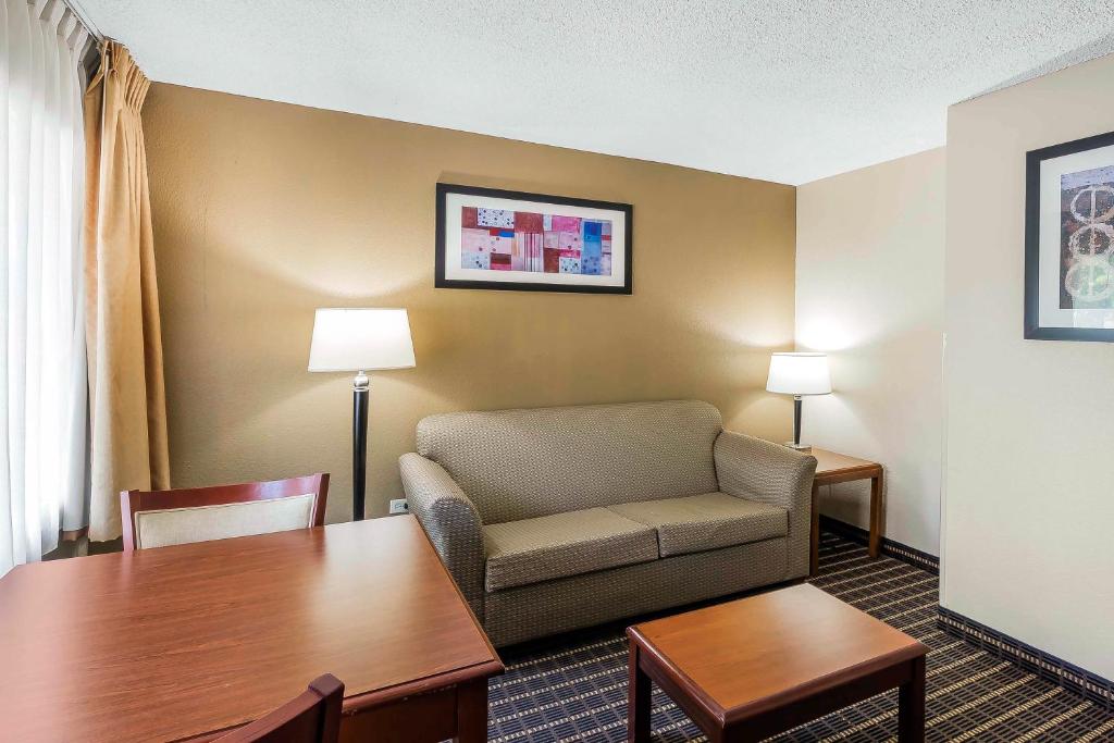 Quality Inn & Suites Sevierville - Pigeon Forge - Suite Avec Vue De La Piscine