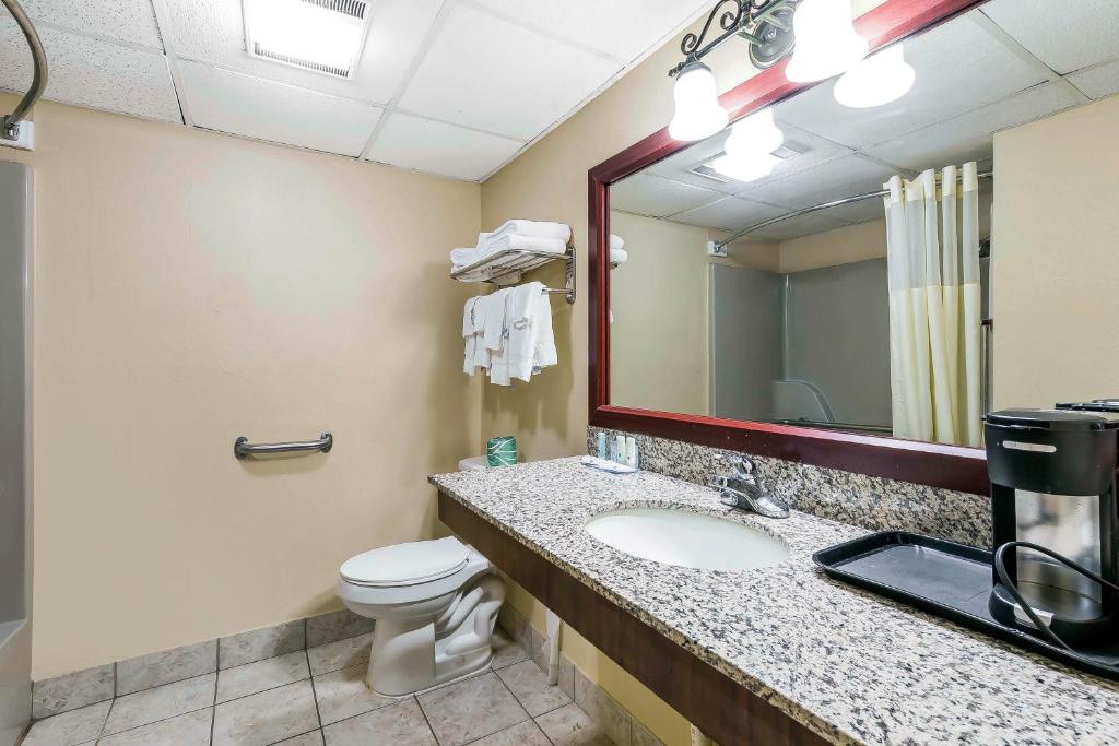 Quality Inn & Suites Sevierville - Pigeon Forge - Chambre Queen Avec Deux Lits Queen - Non-fumeurs / Adaptés Aux Animaux