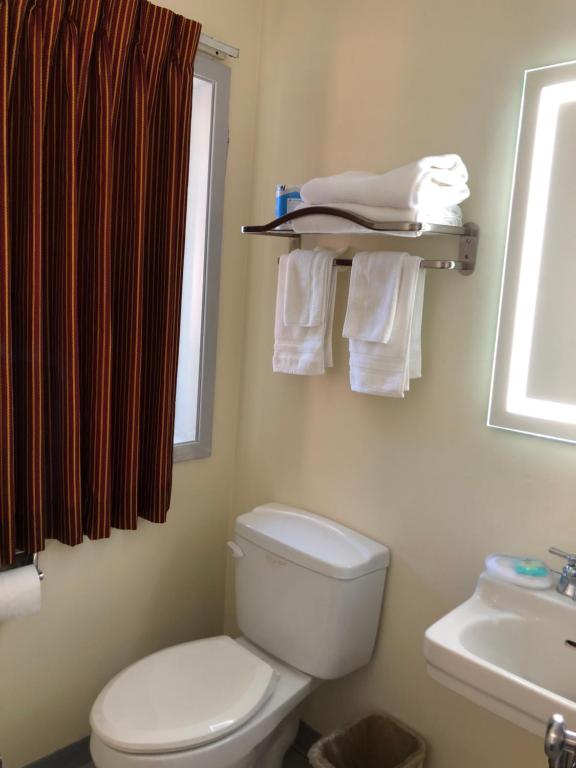 Monticello Motel photo