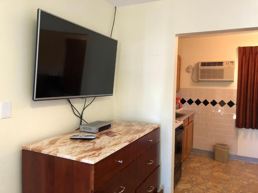 Monticello Motel - 