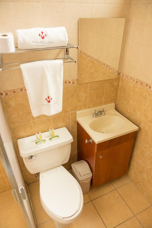 Koupelna v ubytování Hotel Marllou