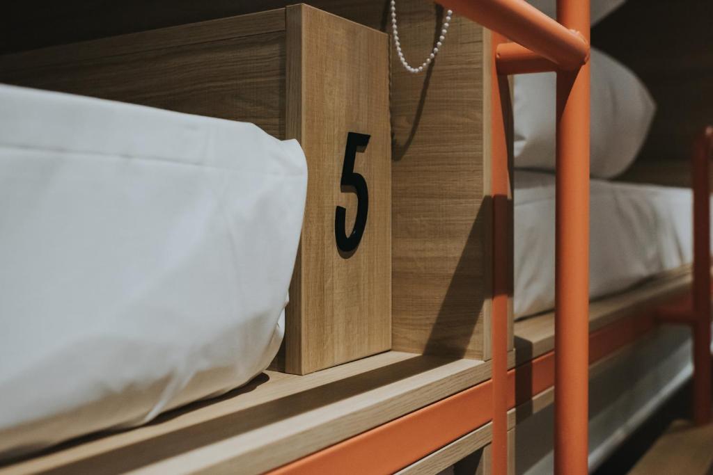 CENTRAL Hostel Bordeaux Centre房間的床