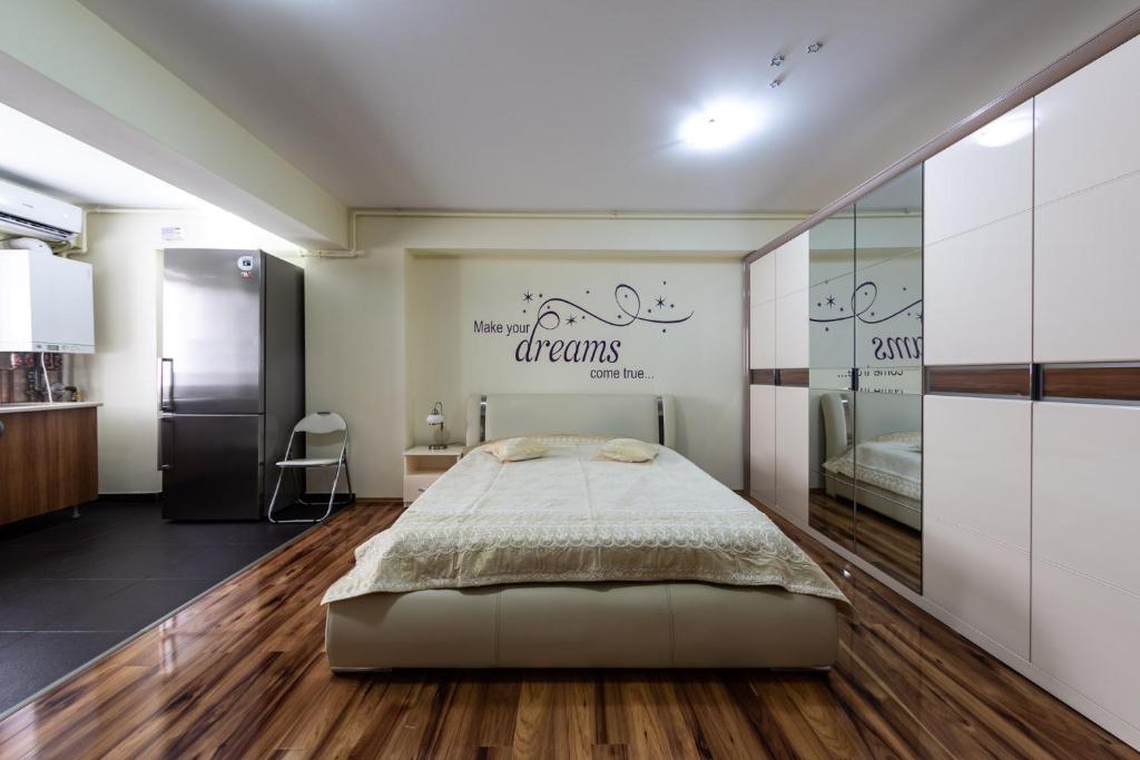 a bedroom with a large bed in a room at Luxury Radox Apartment Airport Bucharest in Otopeni