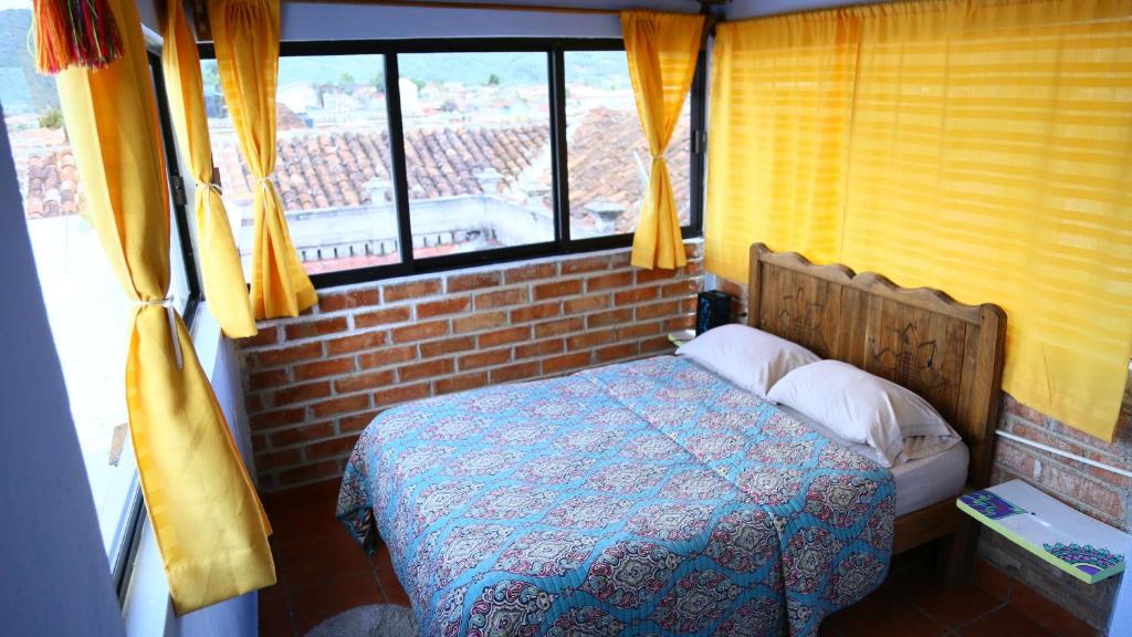 Postel nebo postele na pokoji v ubytování Hostal La Isla