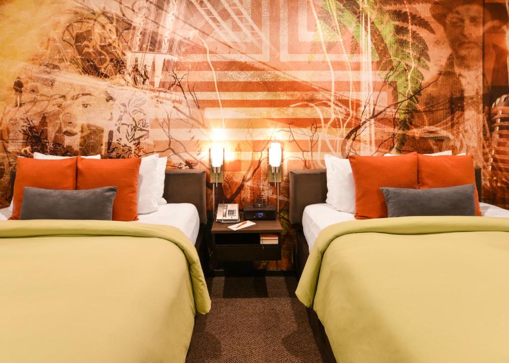 Posezení v ubytování The Tangerine - a Burbank Hotel
