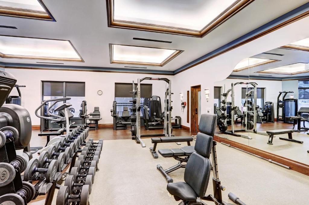 Fitness centrum a/nebo fitness zařízení v ubytování The Arrabelle at Vail Square, a RockResort