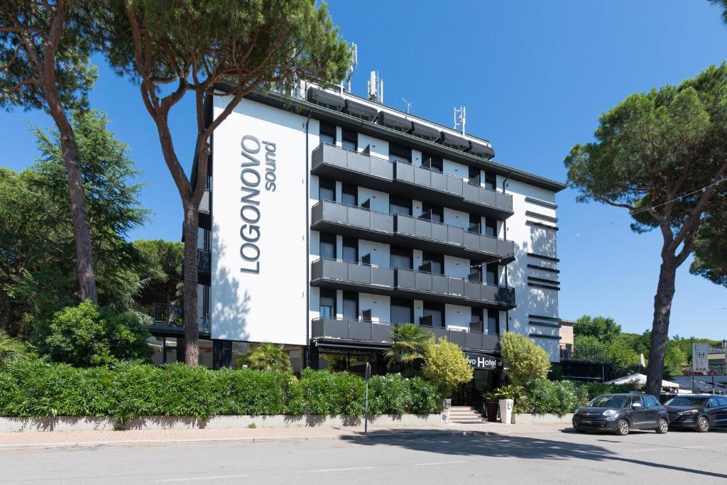 a building with a sign for a hotel at Hotel Logonovo in Lido degli Estensi