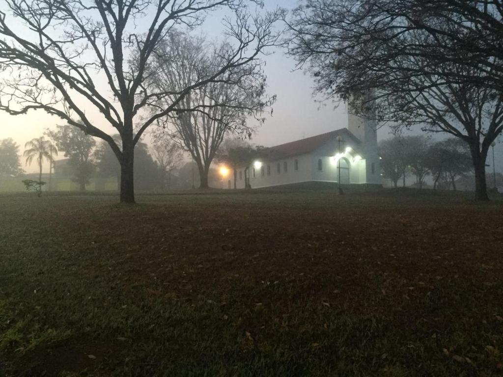  Casa - ótima hospedagem (jardim e terraço)