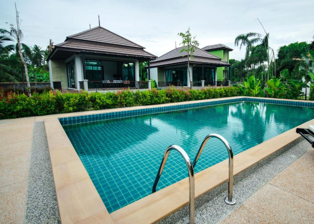 Bazén v ubytování Himaphan Boutique Resort - SHA EXTRA PLUS nebo v jeho okolí