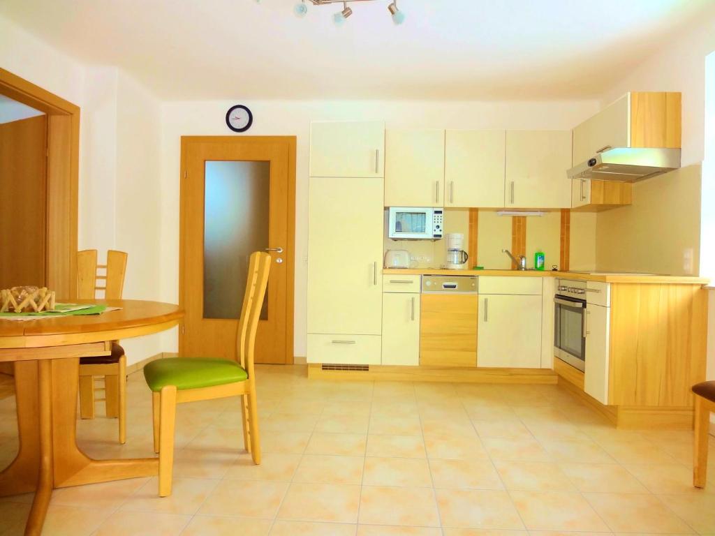 Kuchyň nebo kuchyňský kout v ubytování Appartementhaus Monika