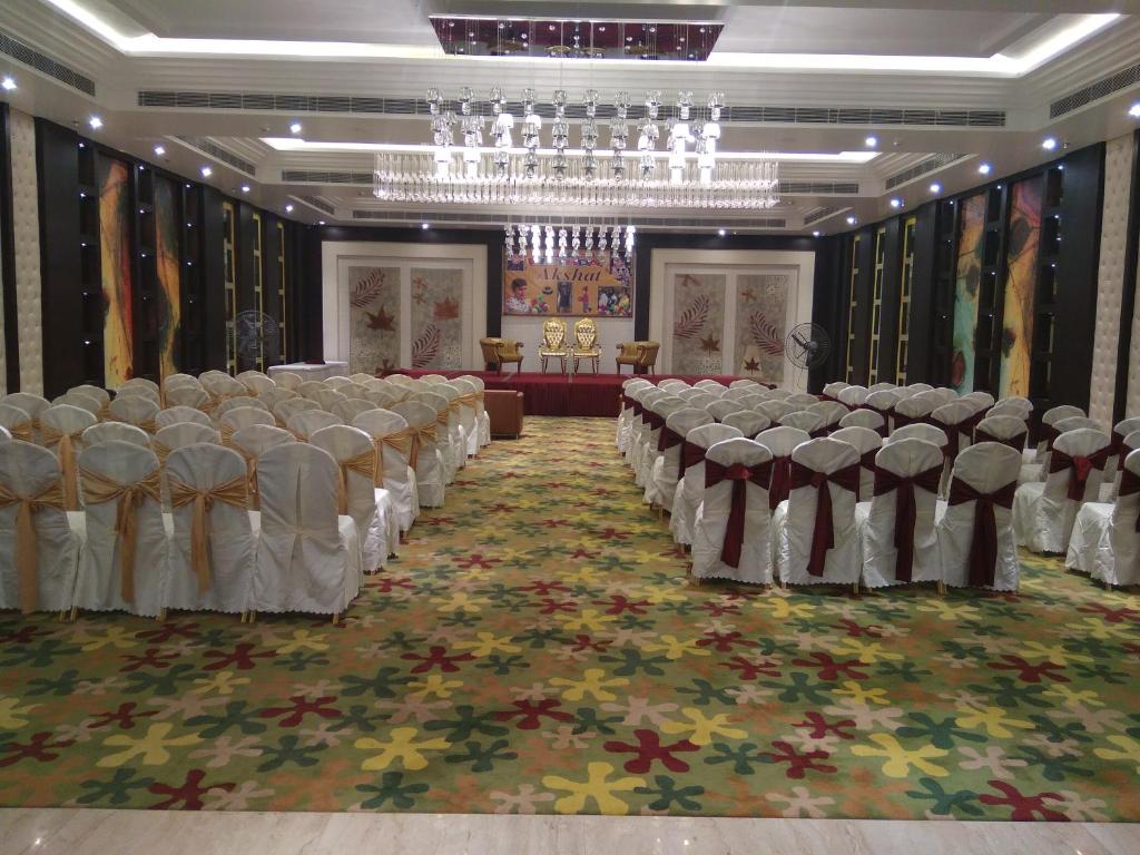 KL7 Hotel & Banquets - Housity