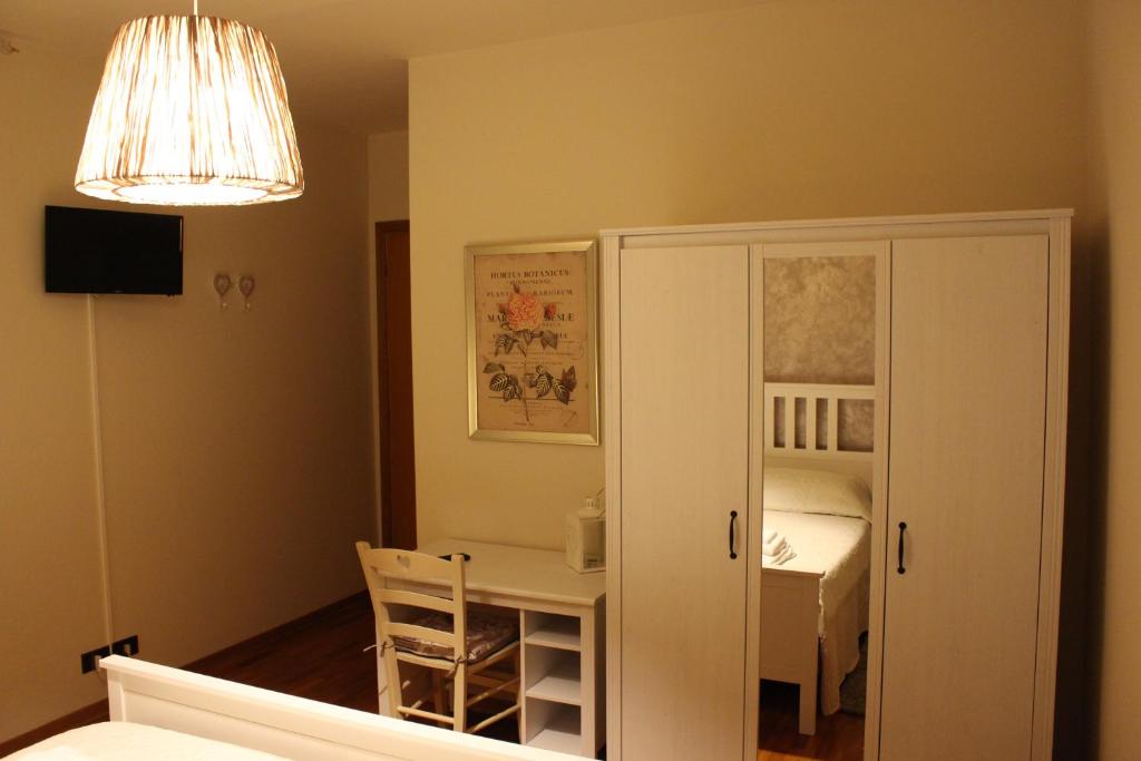 Telewizja i/lub zestaw kina domowego w obiekcie B&B Villa dei Cigni Reali