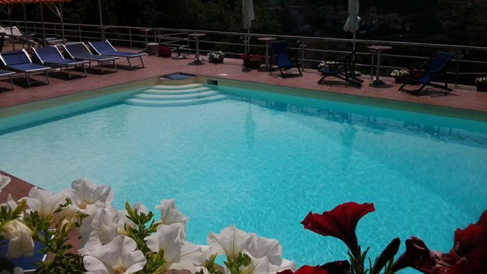 The swimming pool at or close to Villa Fernanda