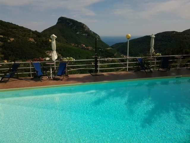A general mountain view or a mountain view taken from Az apartmant