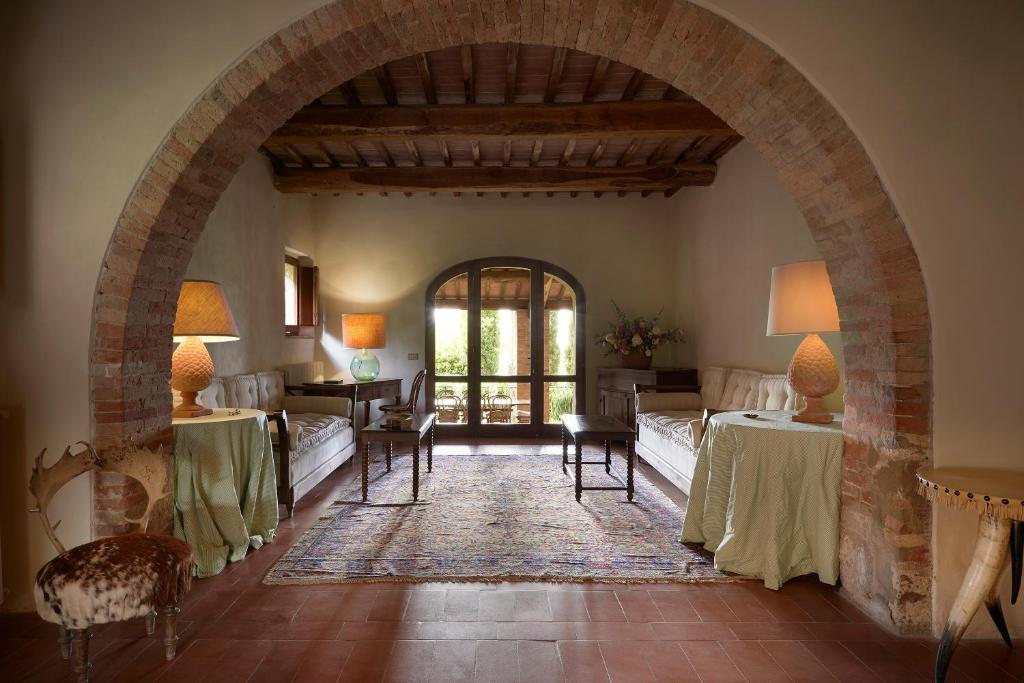 A seating area at Borgo Lucignanello Bandini