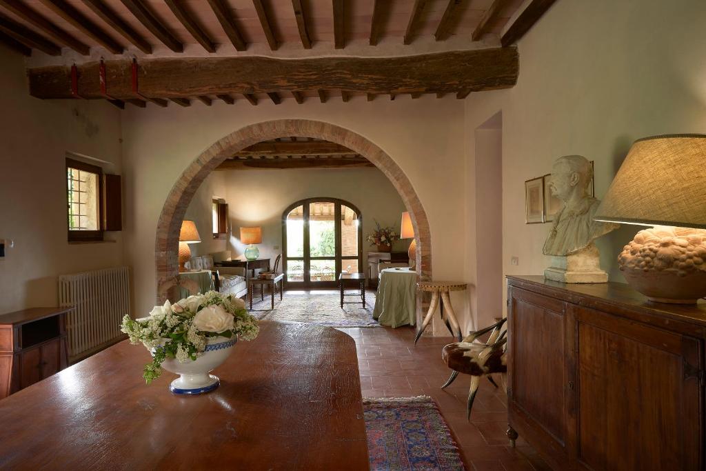 A seating area at Borgo Lucignanello Bandini