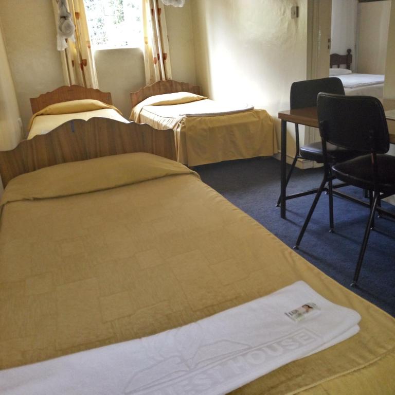 Postel nebo postele na pokoji v ubytování Adventist LMS Guest House & Conference Centre