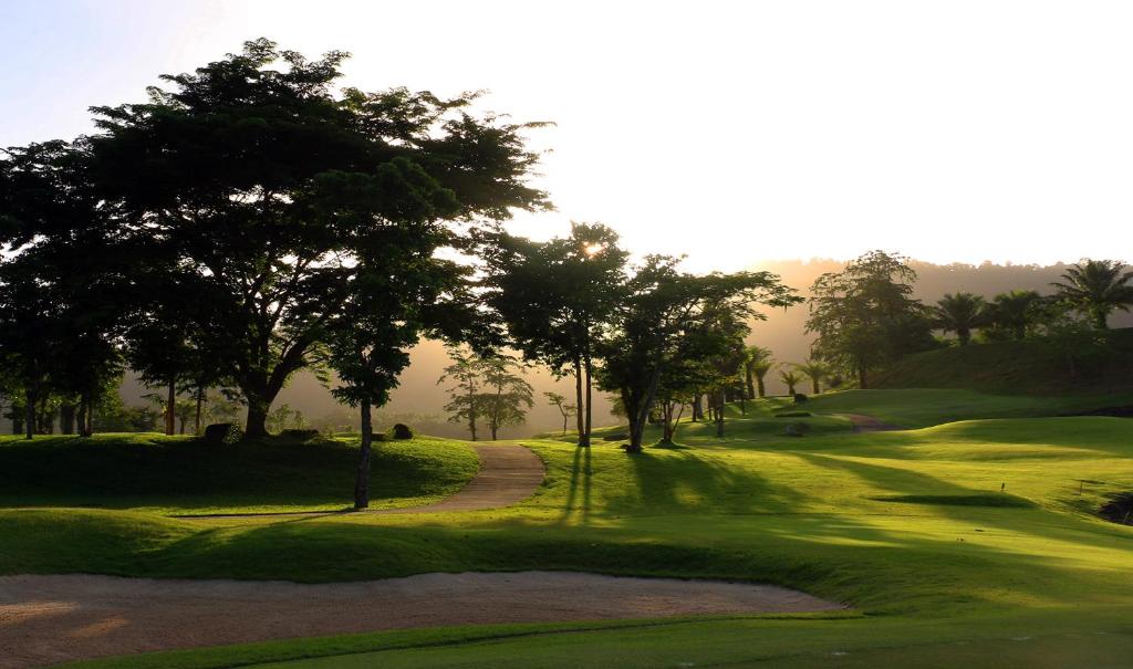 Golf v rezortu nebo okolí