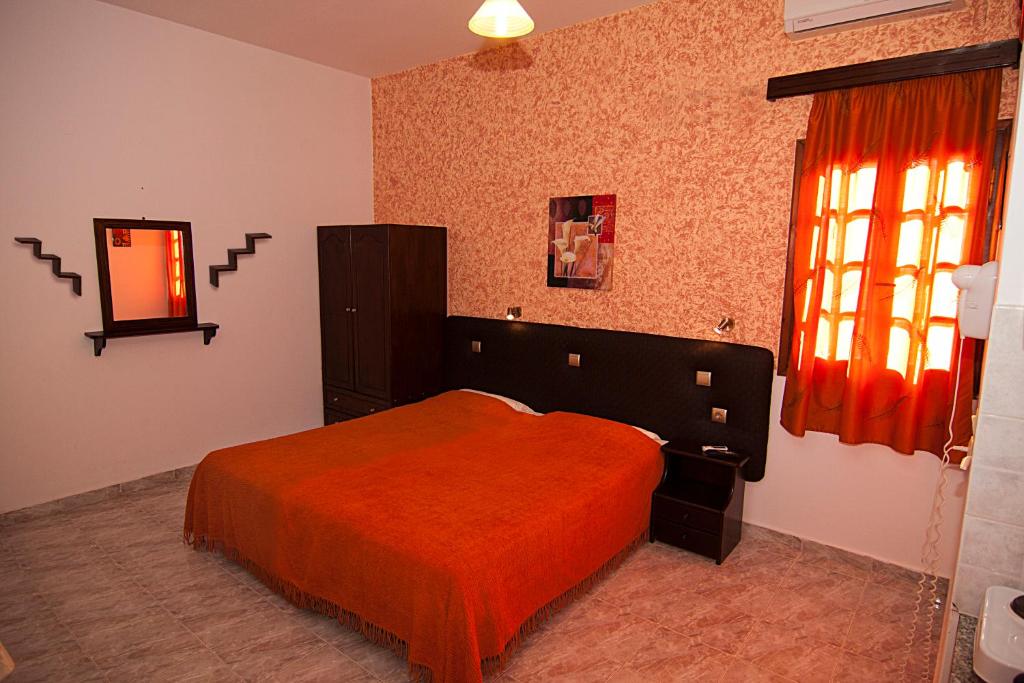 Postel nebo postele na pokoji v ubytování Lindos Panorama