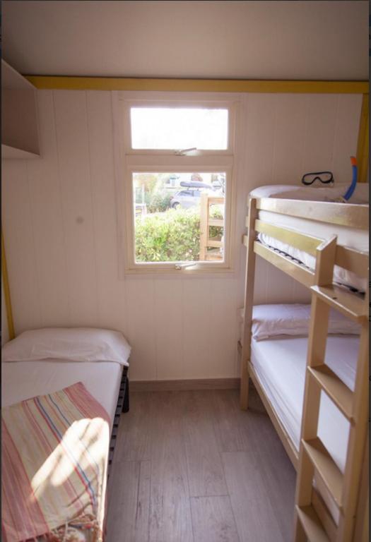 Postel nebo postele na pokoji v ubytování Camping Sènia Tucan
