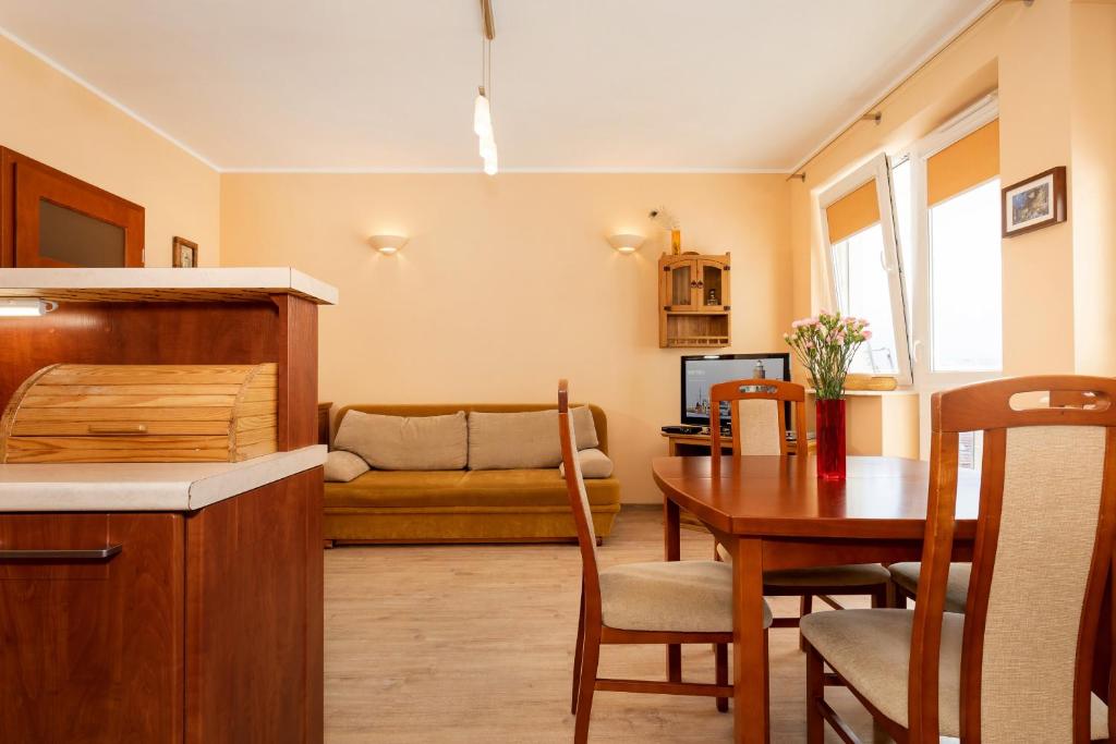 Posedenie v ubytovaní Spacerowa Apartments with Parking by Noclegi Renters