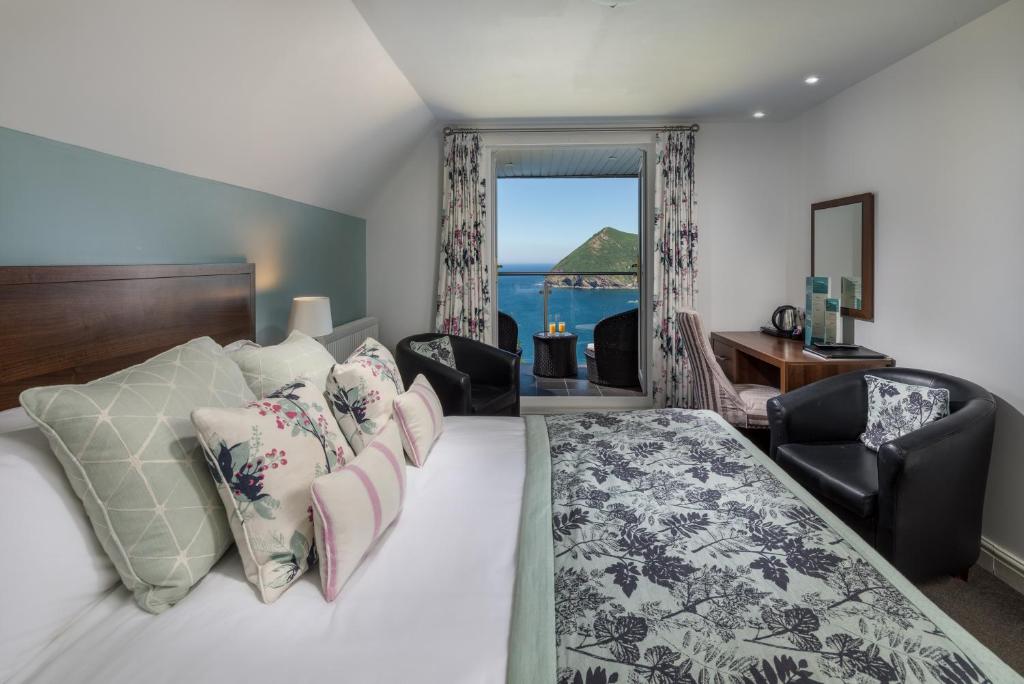 Sandy Cove Hotel - 
