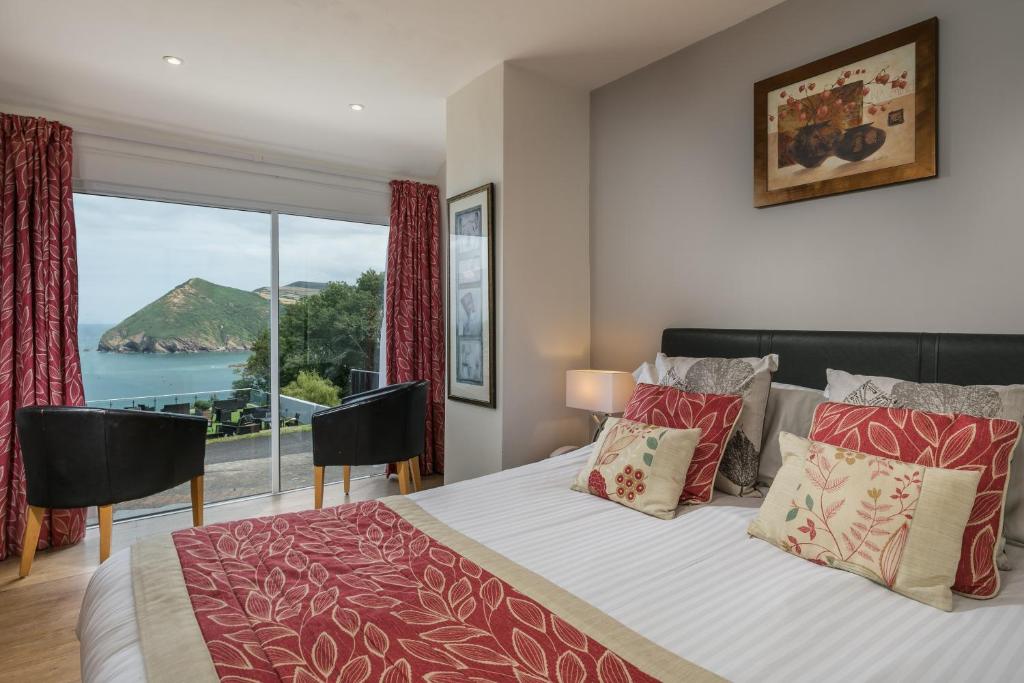Sandy Cove Hotel - 