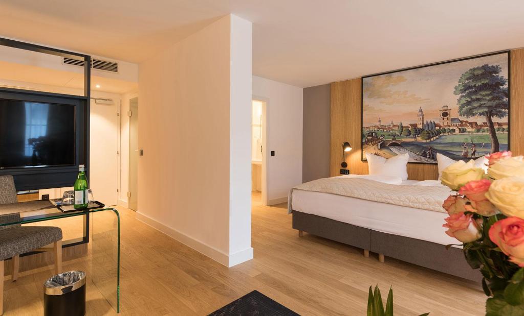 Postel nebo postele na pokoji v ubytování Hotel Bayerischer Hof