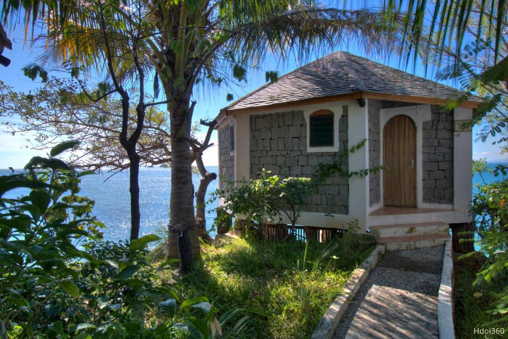 a small house with a view of the ocean at Le Maki Lodge-Nosy Komba in Nosy Komba